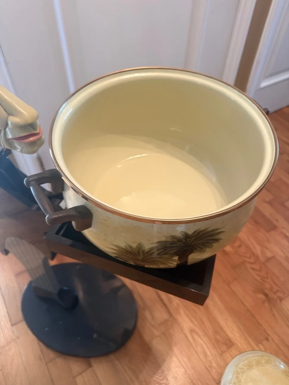 Tabletops Unlimited Bellagio 2 QT Enamel Dutch Oven - Cream with Palm Tree